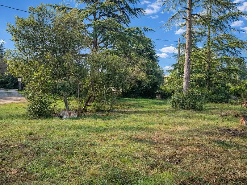 Terrain à bâtir, 700 m² - Saint-Maximin-la-Sainte-Baume (83470)
