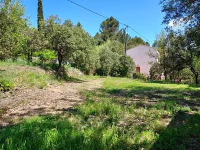 Terrain à bâtir, 1 840 m²