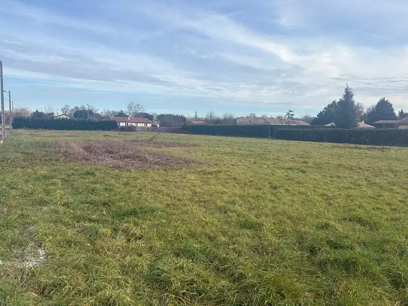 Terrain à bâtir, 800 m² - Finhan (82700)