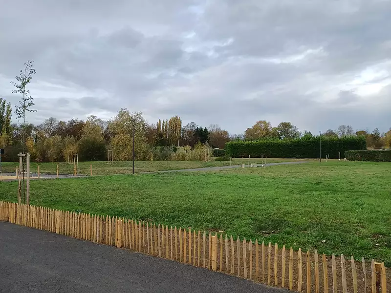 Terrain à bâtir, 900 m² - Loretz-d’Argenton (79290)