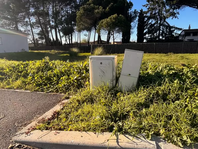 Terrain à bâtir, 640 m² - Cérons (33720)