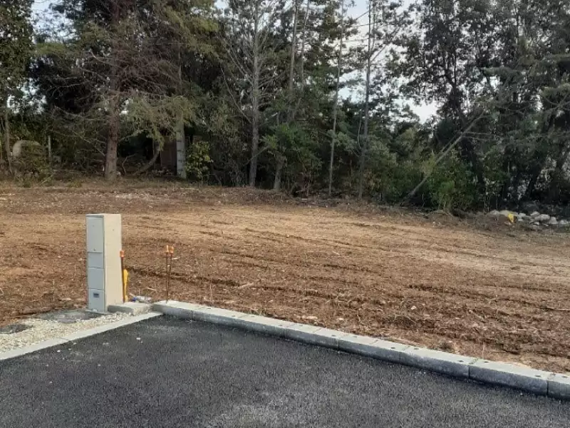 Terrain à bâtir, 400 m² - Salon-de-Provence (13300)