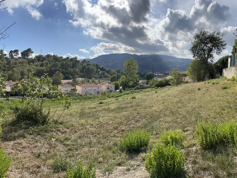 Terrain à bâtir, 2 000 m² - La Roquette-sur-Siagne (06550)