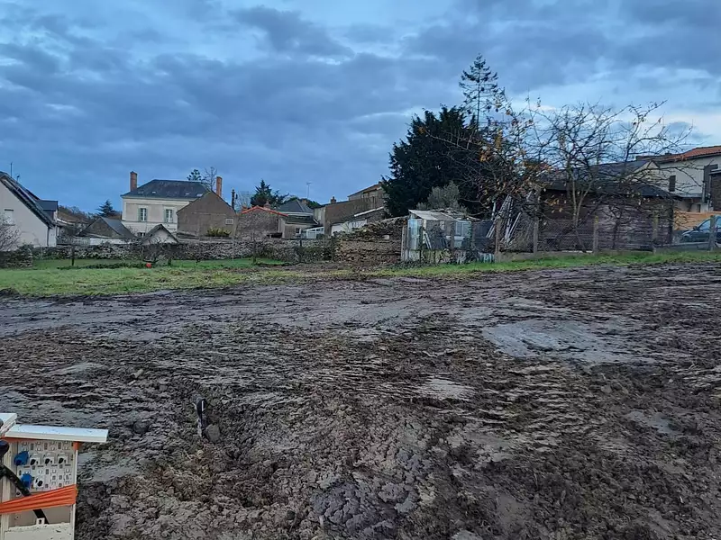 Terrain à bâtir, 385 m² - La Pommeraye (49620)