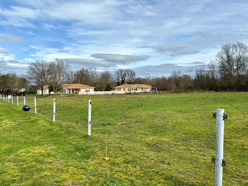Terrain à bâtir, 2 000 m² - Saint-Julien-en-Born (40170)