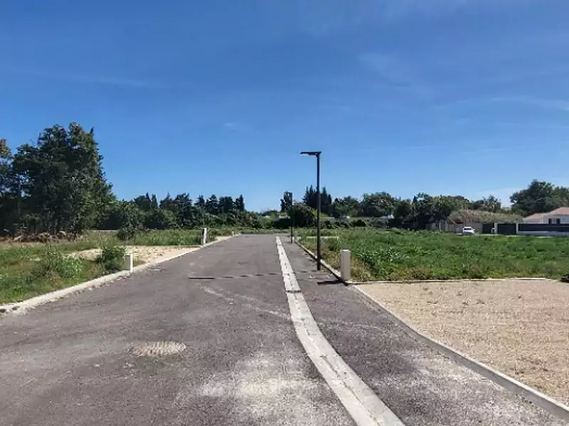 Terrain à bâtir, 388 m² - Sénas (13560)