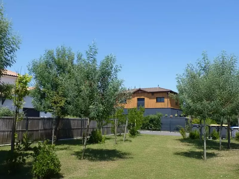 Terrain à bâtir, 750 m² - Arès (33740)