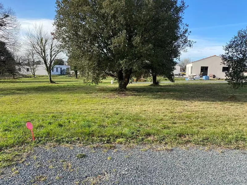 Terrain à bâtir, 780 m² - Saint-Vaize (17100)