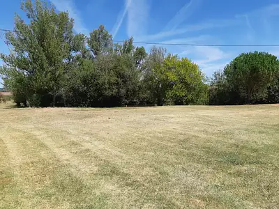 Terrain à bâtir, 737 m²